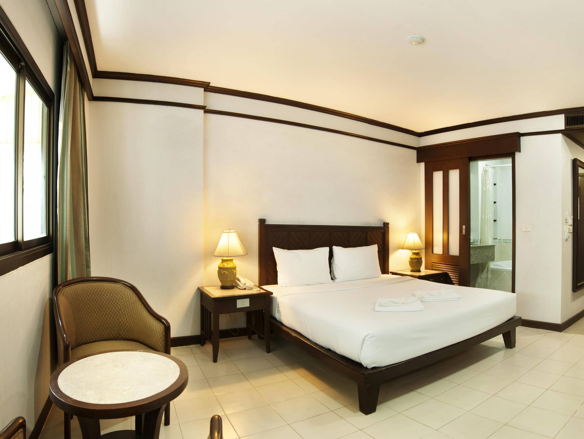 Rattana Mansion Hotel Phuket Exterior photo