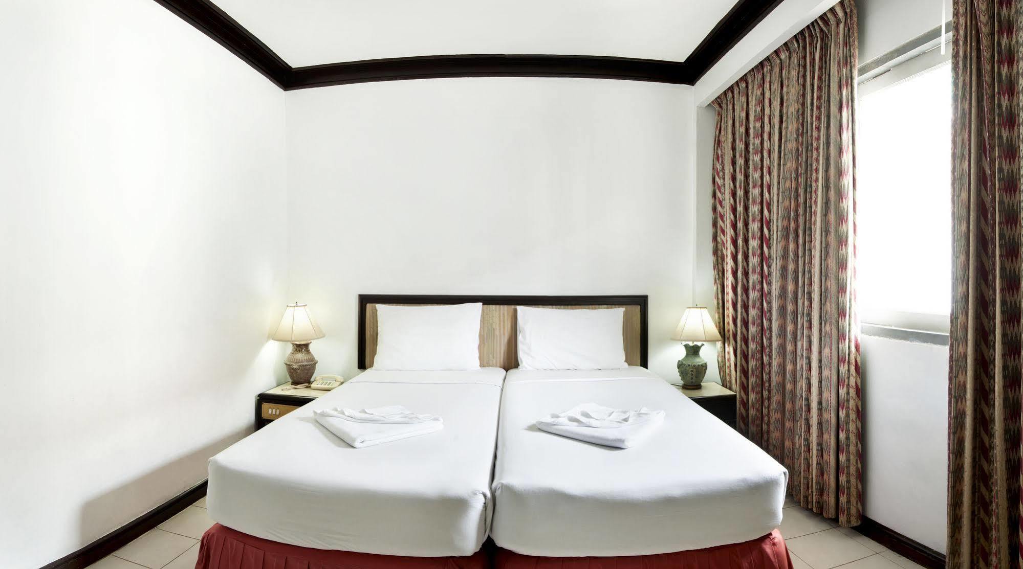 Rattana Mansion Hotel Phuket Exterior photo