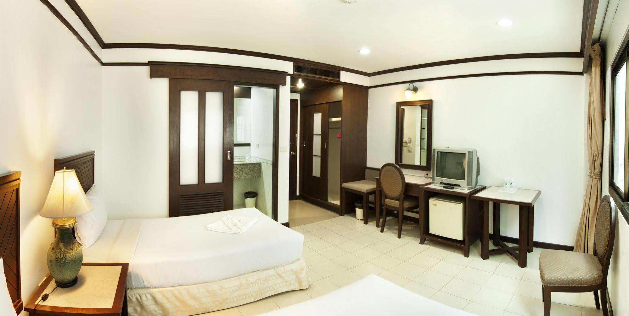 Rattana Mansion Hotel Phuket Exterior photo